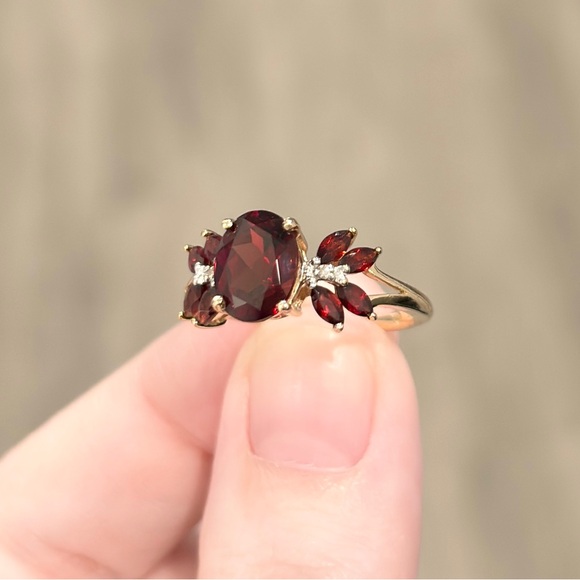 Garnet Gold Ring: Natural gemstone oval pyrope red diamond 10K solid yellow gold - Picture 11 of 15